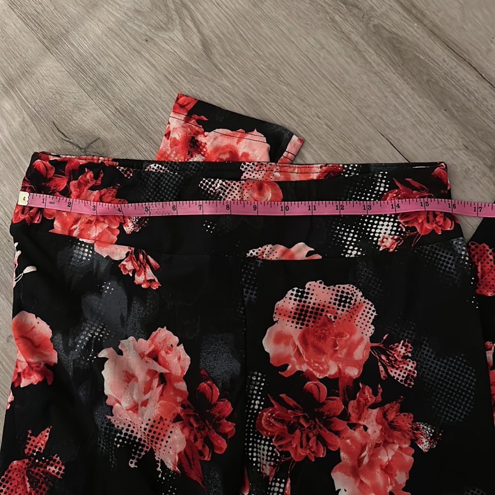 Jr’s Floral Cropped Leggings - Sz XL - Picture 4 of 5